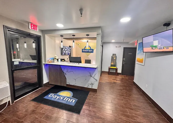 Days Inn By Wyndham Salina I-70