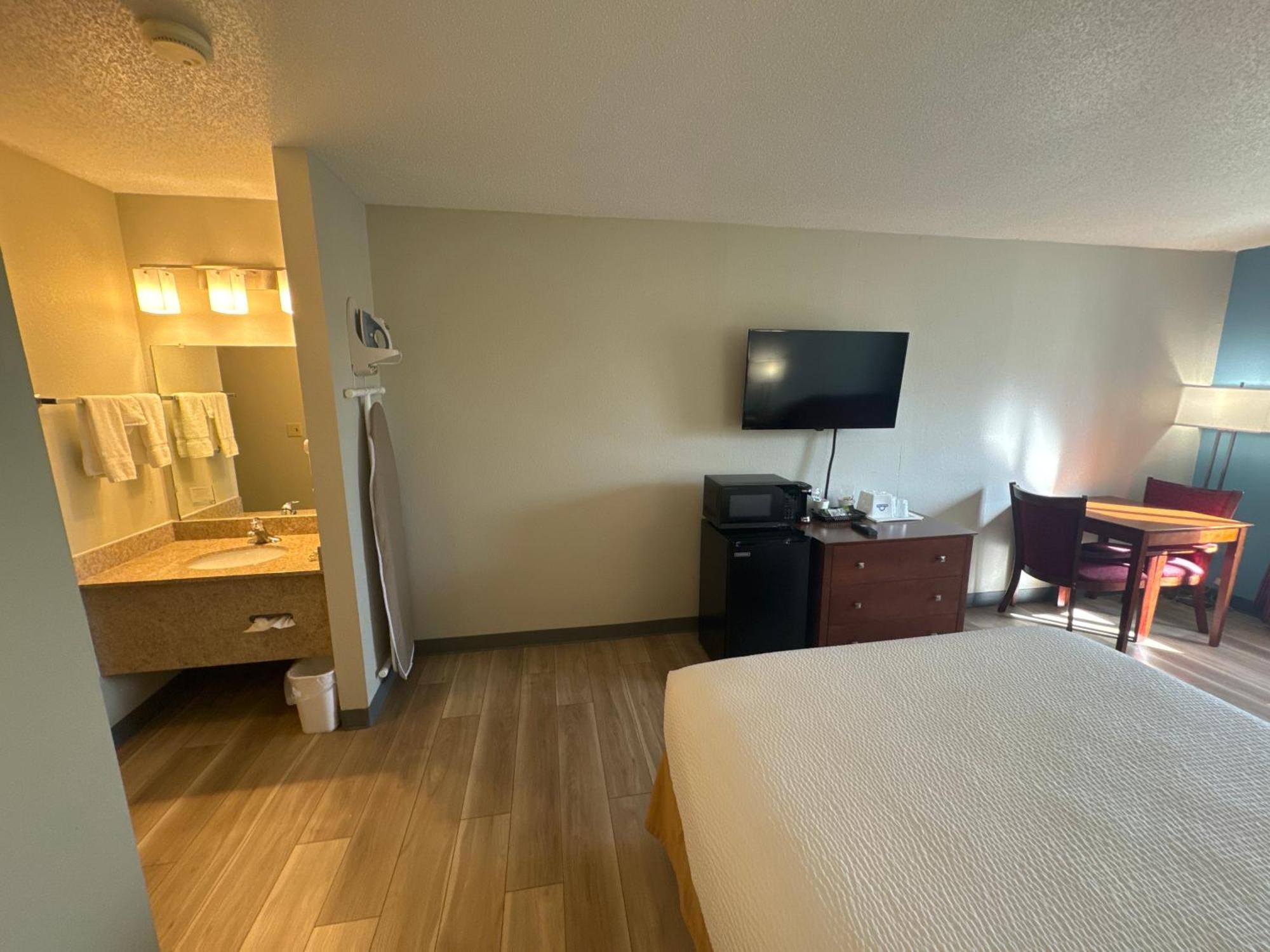 Days By Wyndham I-70 Motel 2*
