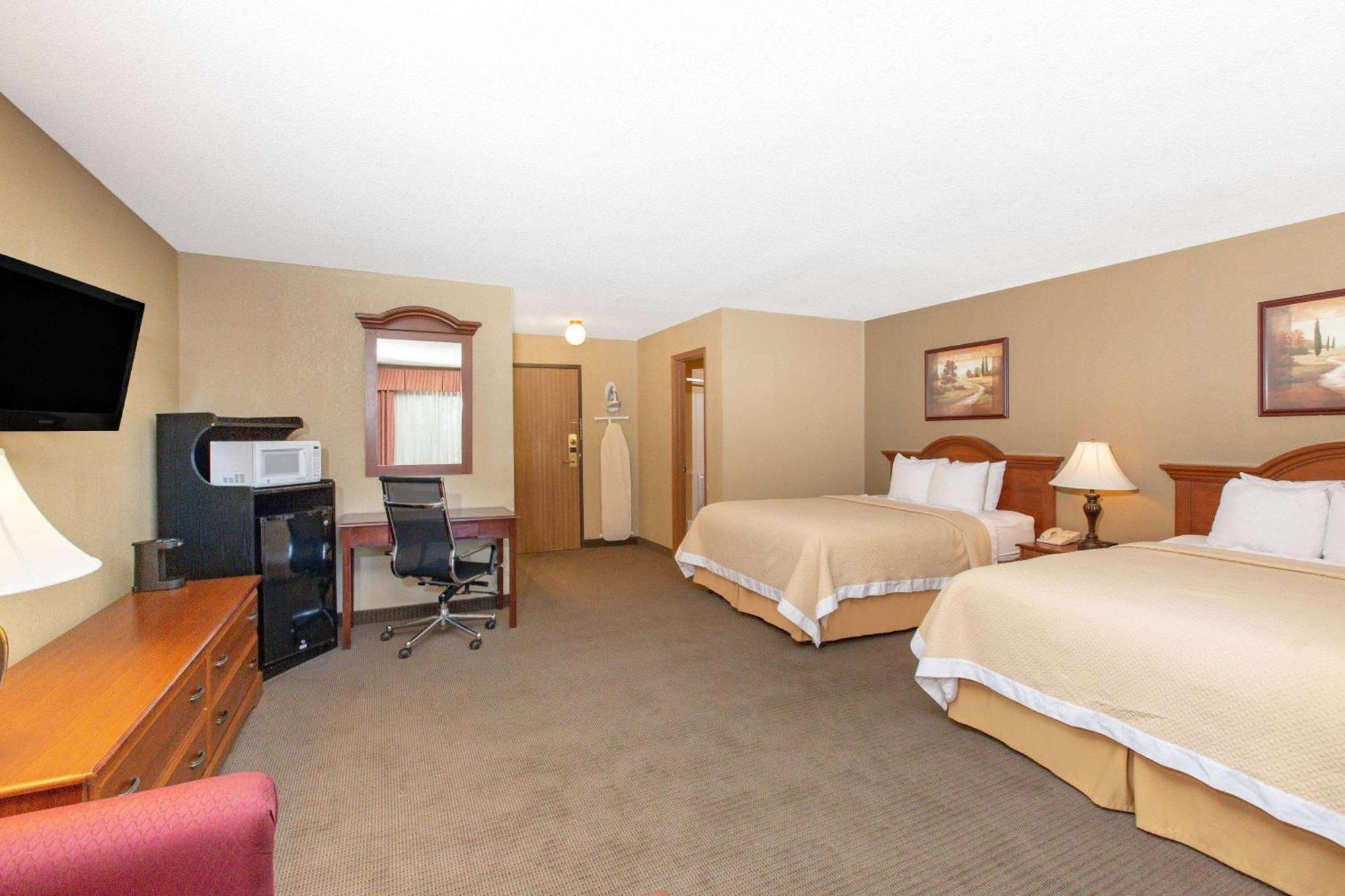 Days By Wyndham I-70 Motel 2*