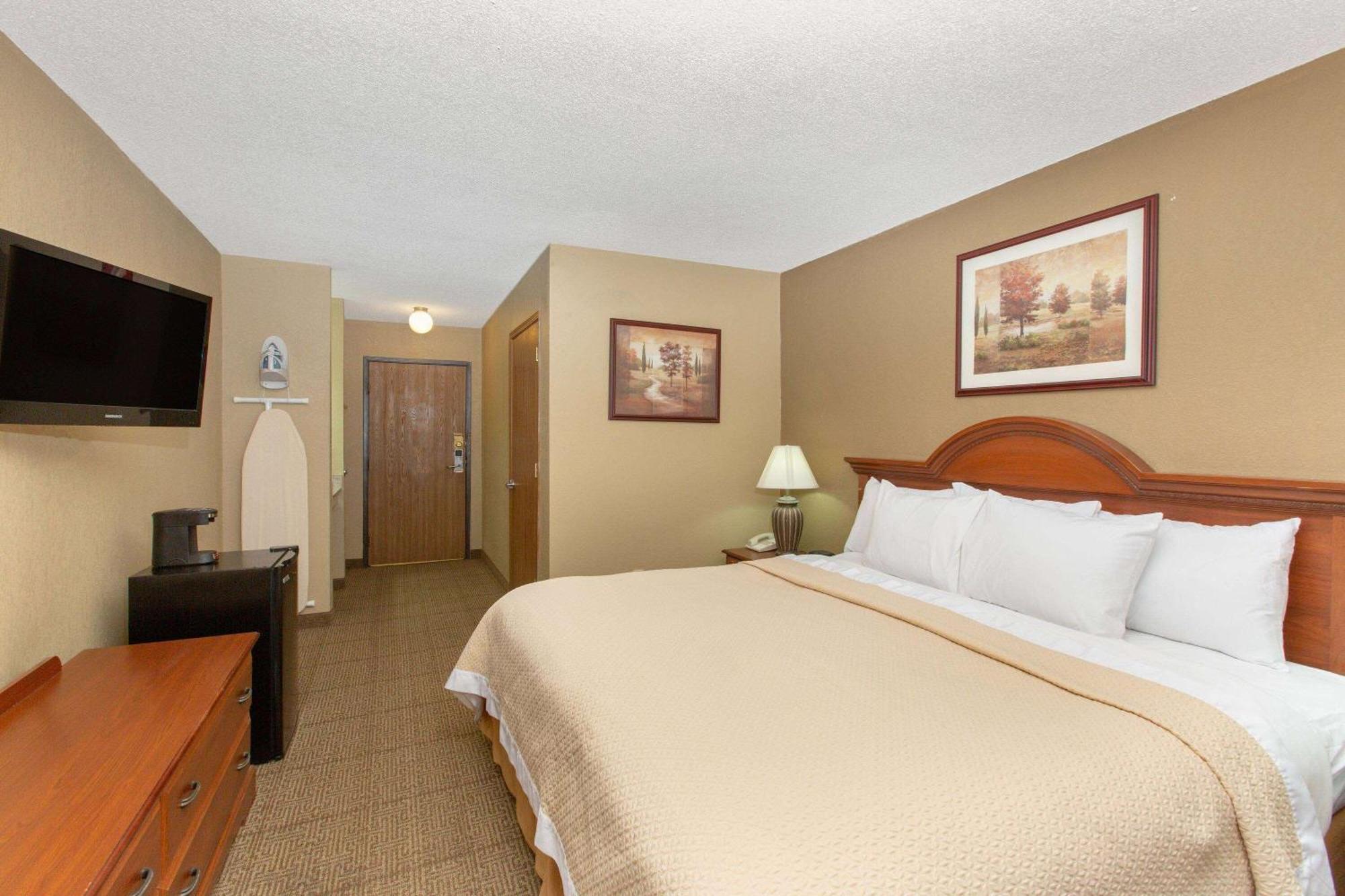 Days By Wyndham I-70 Motel Salina