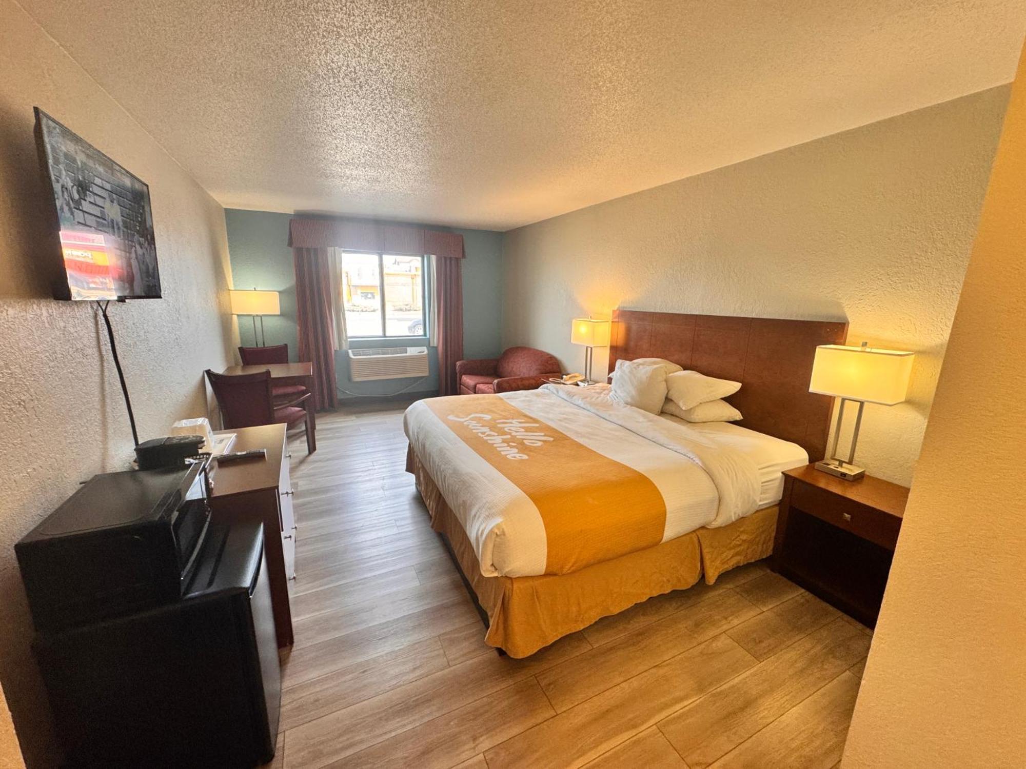 Days By Wyndham I-70 Motel Salina