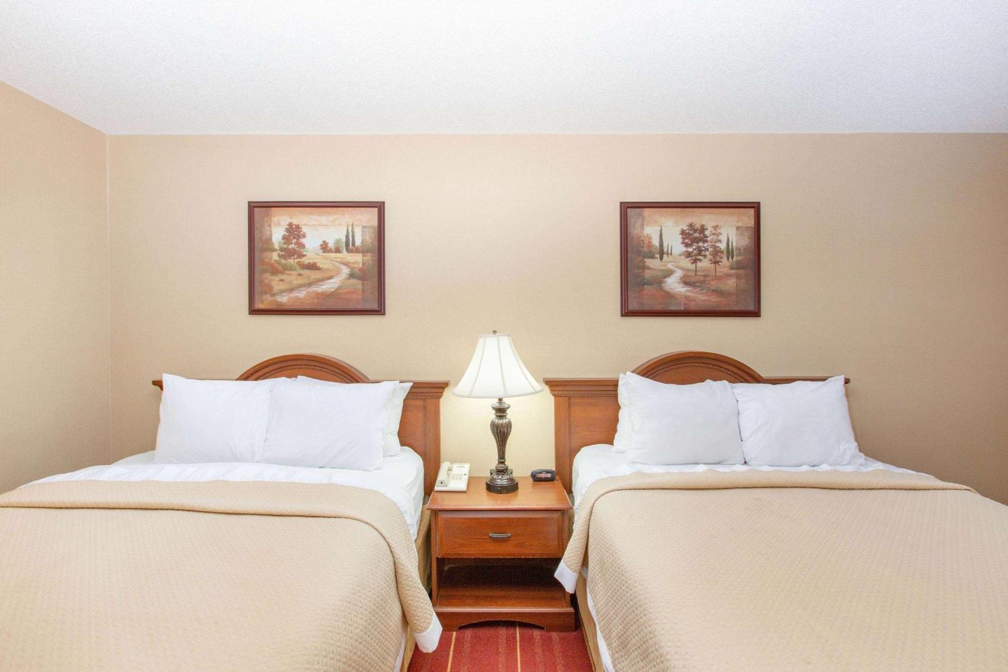 Days By Wyndham I-70 Motel 2*